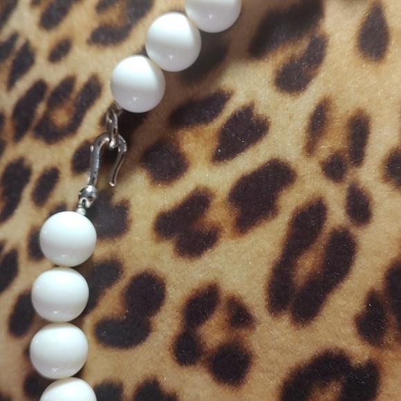 Necklace/White&Silver - Picture 6 of 7